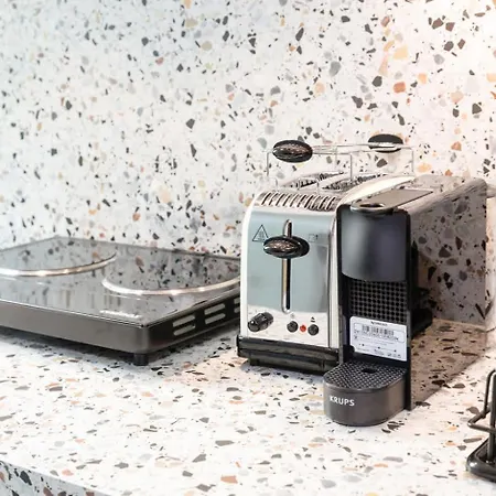 Daire Stylish 1-bedroom Near Center