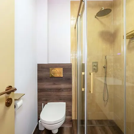 Stylish 1-bedroom Near Center Daire *