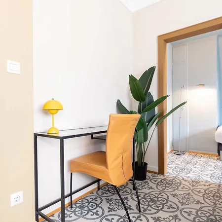 Lejlighed Stylish 1-bedroom Near Center *