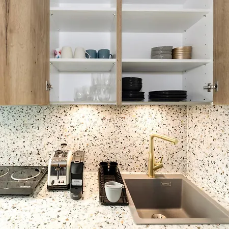 Lejlighed Stylish 1-bedroom Near Center *