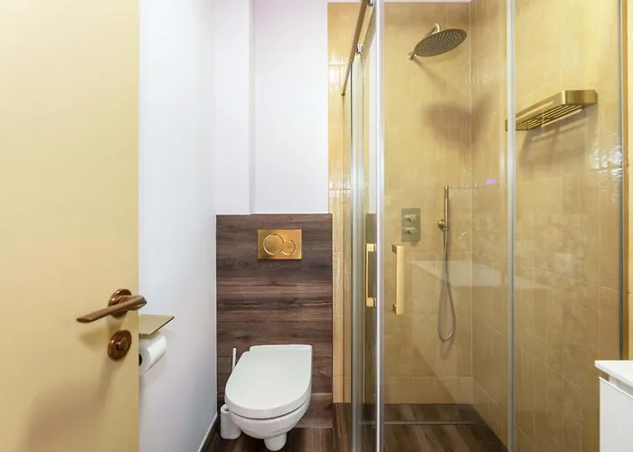 Stylish 1-bedroom Near Center דירה *