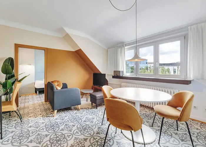 Stylish 1-bedroom Near Center דירה