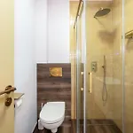 Stylish 1-bedroom Near Center Apartamento *