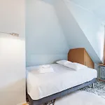 Stylish 1-bedroom Near Center *