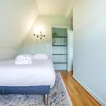 Stylish 1-bedroom Near Center Apartamento *
