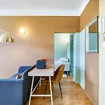 Stylish 1-bedroom Near Center