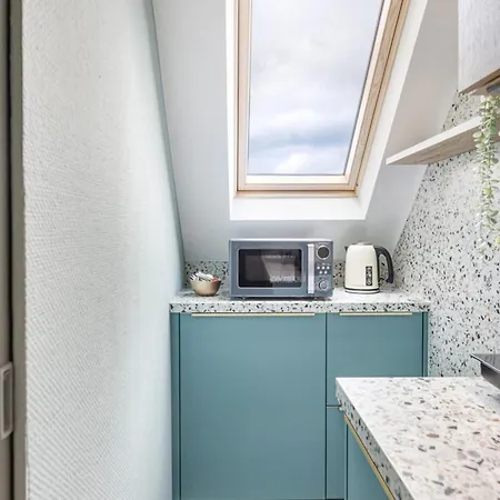 Apartment Stylish 1-bedroom Near Center *